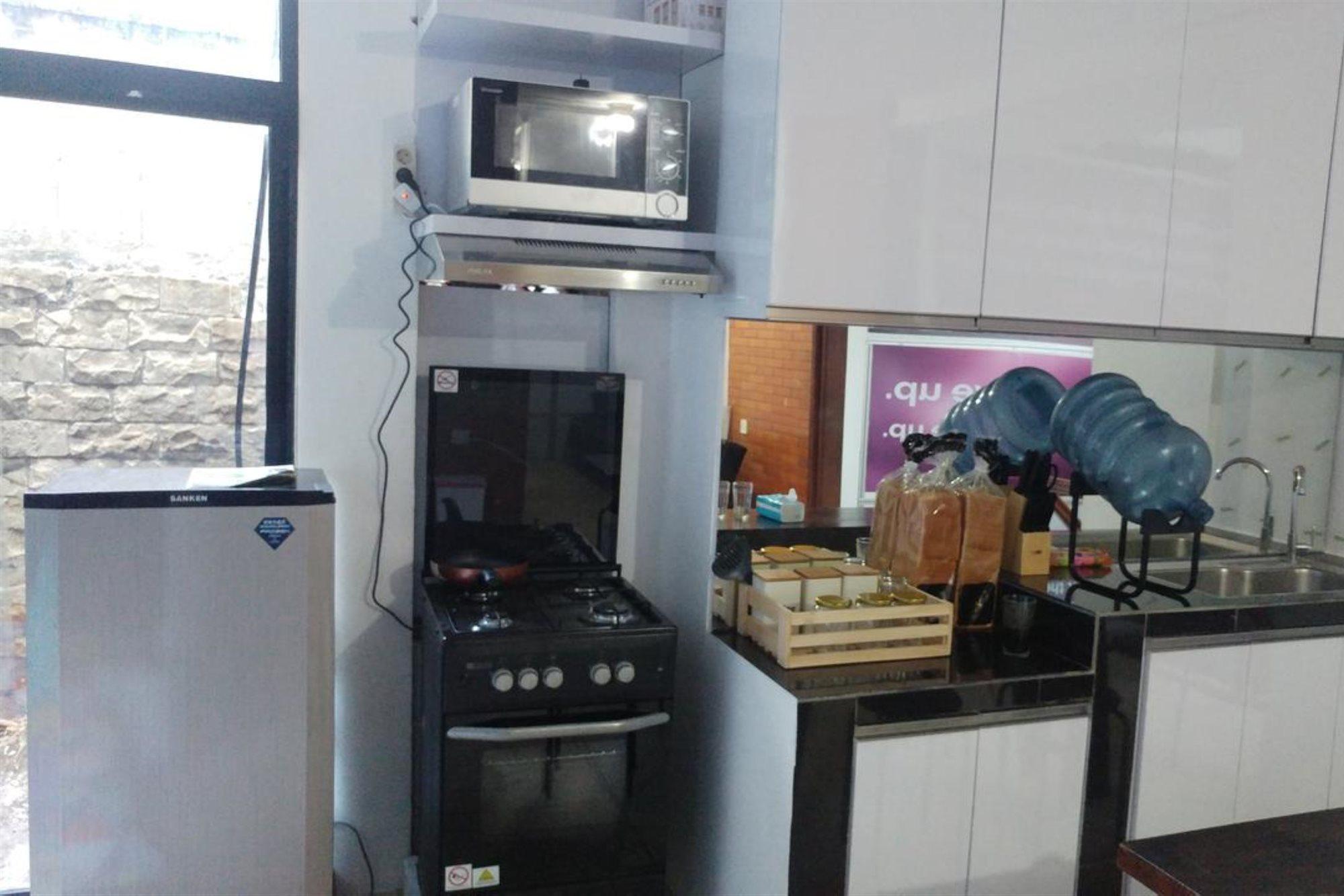 Inap At Capsule Thamrin Hotel Джакарта Екстериор снимка