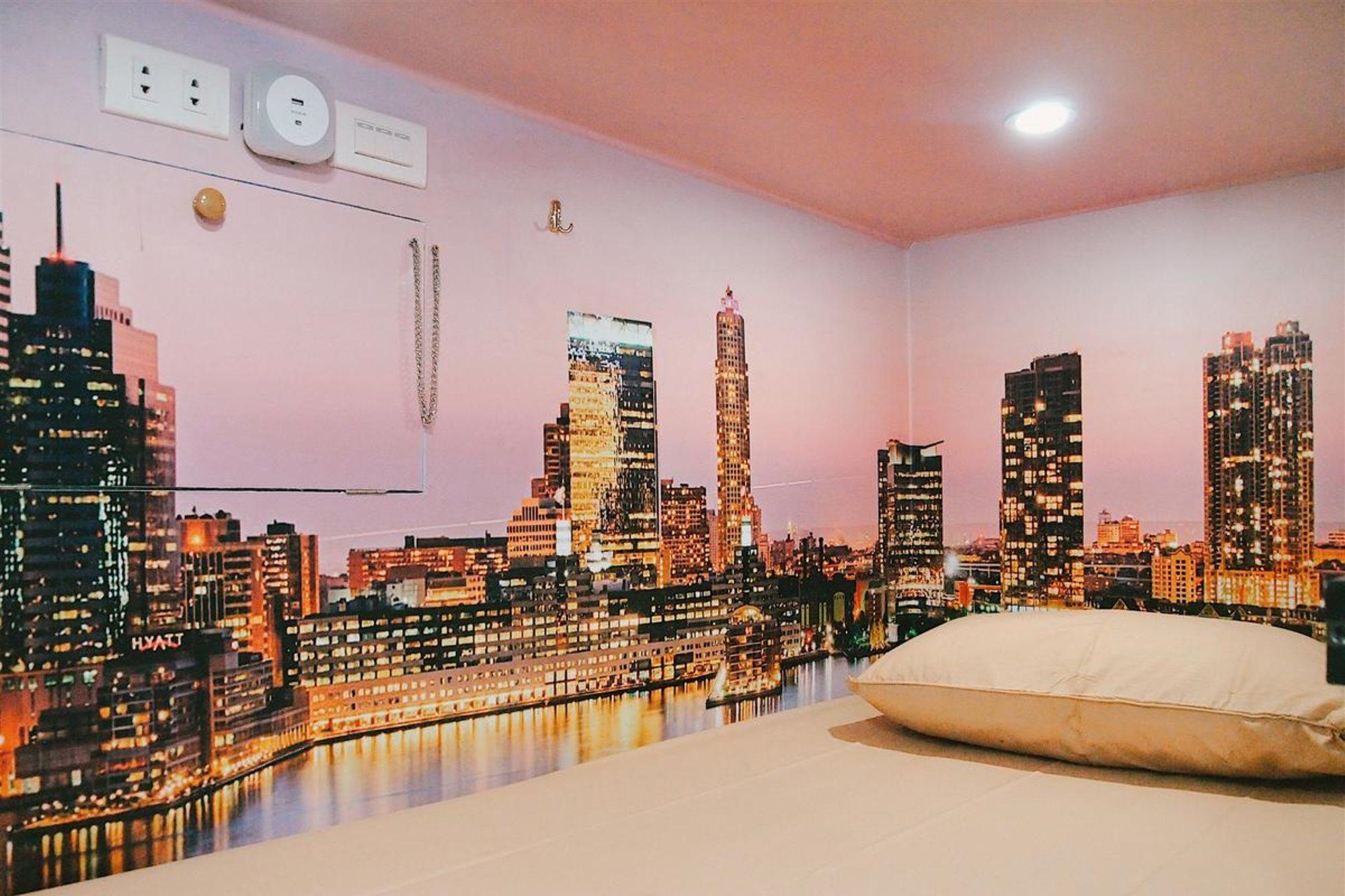 Inap At Capsule Thamrin Hotel Джакарта Екстериор снимка