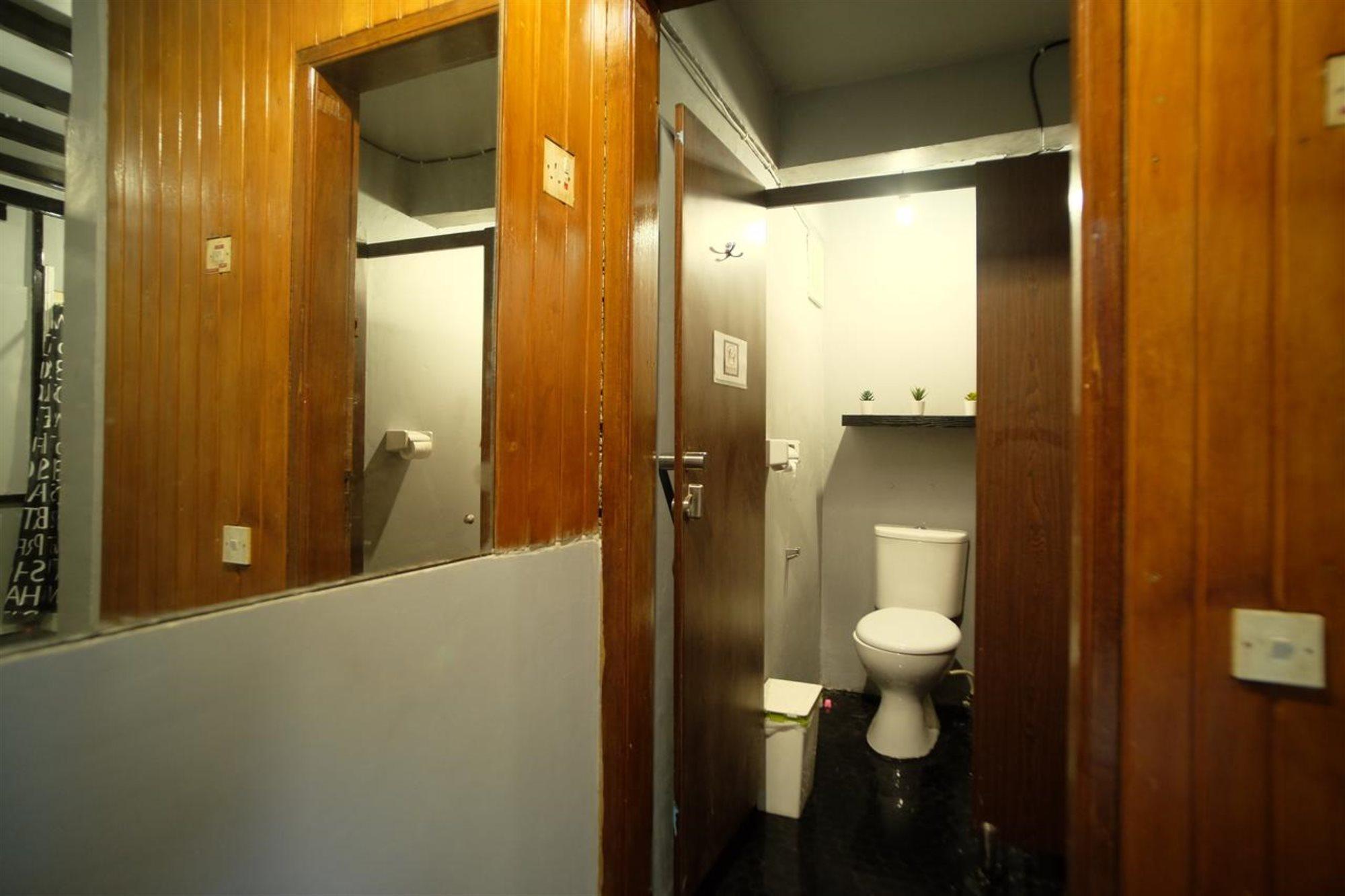 Inap At Capsule Thamrin Hotel Джакарта Екстериор снимка