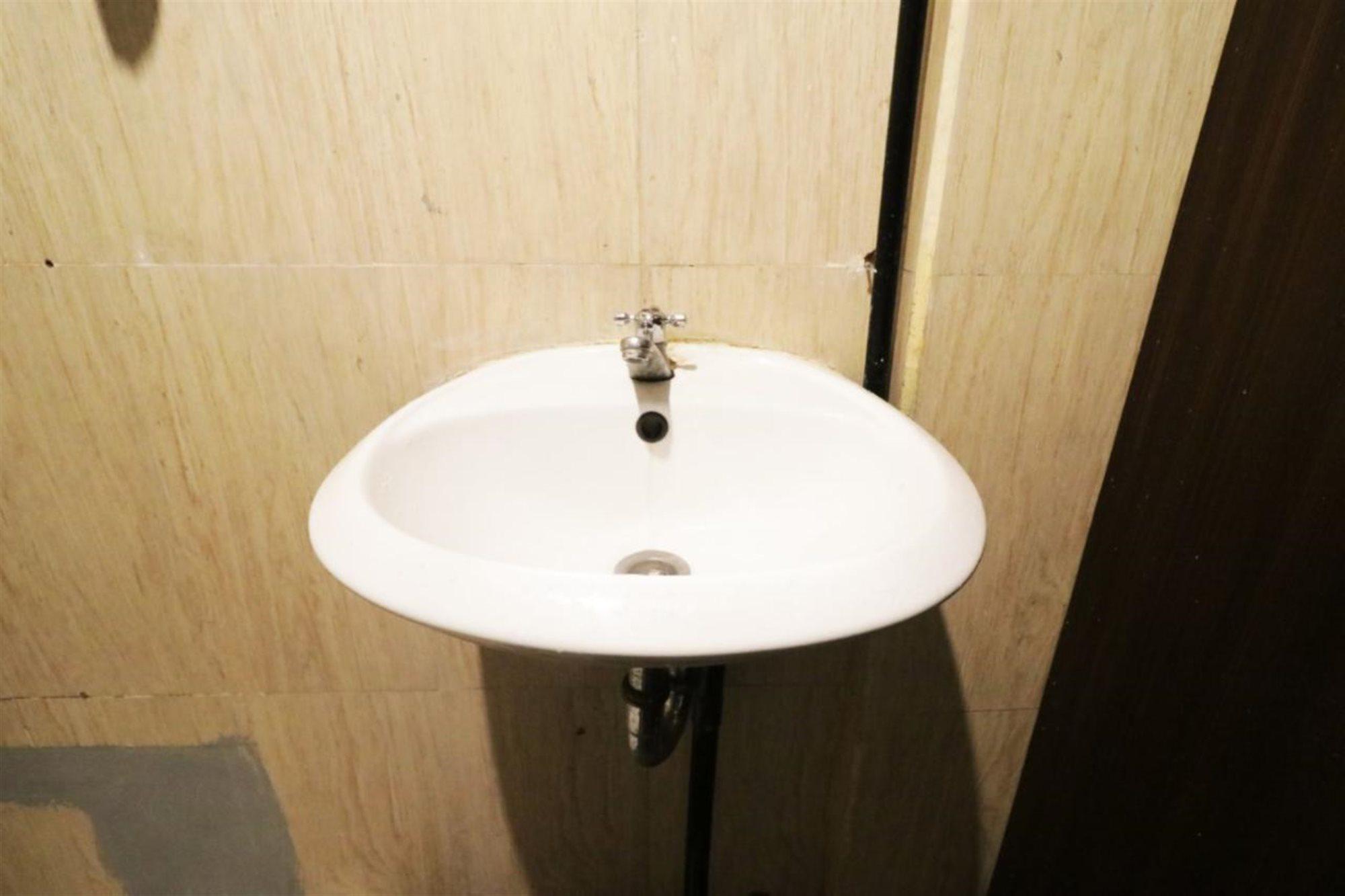 Inap At Capsule Thamrin Hotel Джакарта Екстериор снимка