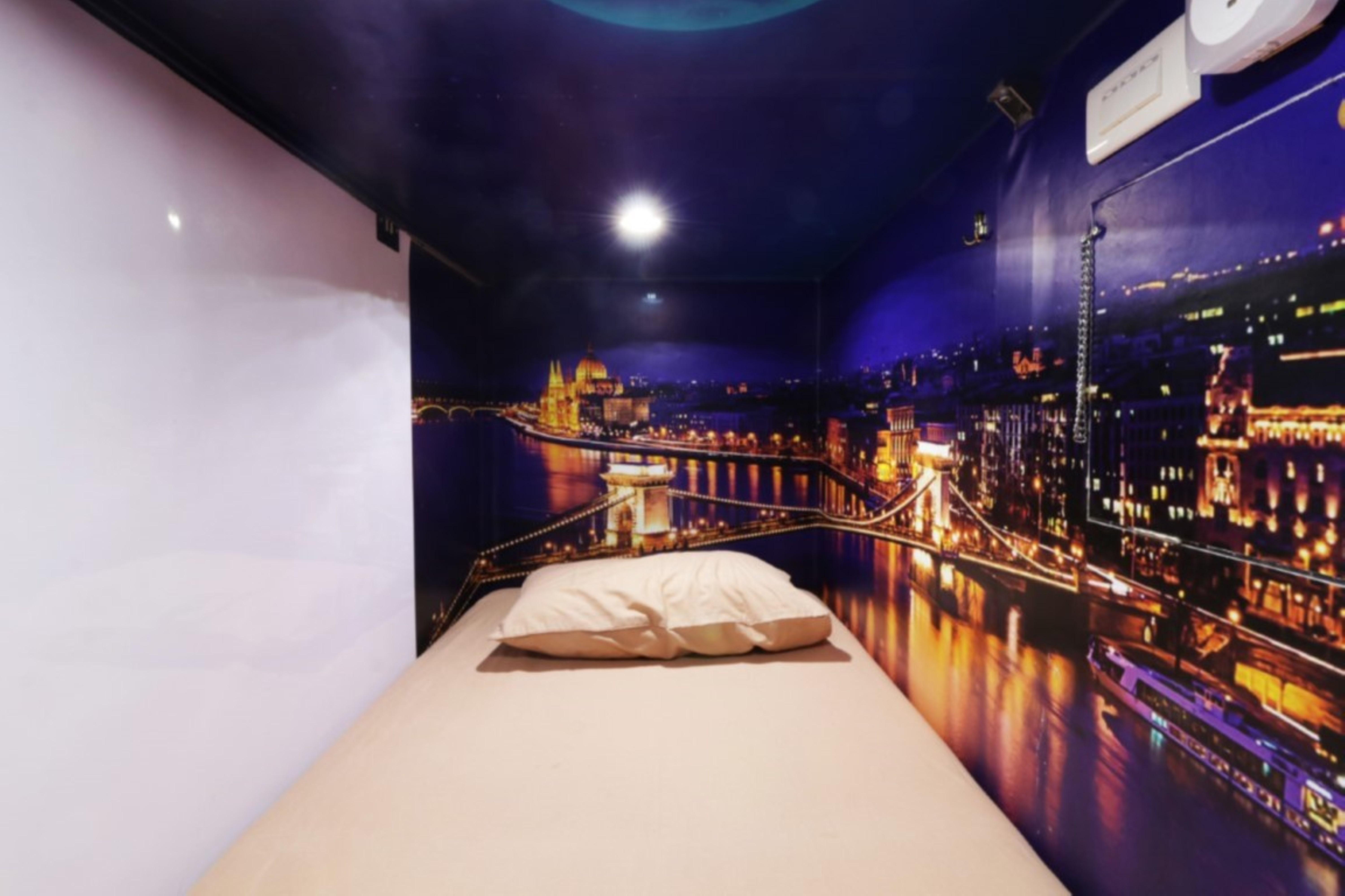Inap At Capsule Thamrin Hotel Джакарта Екстериор снимка